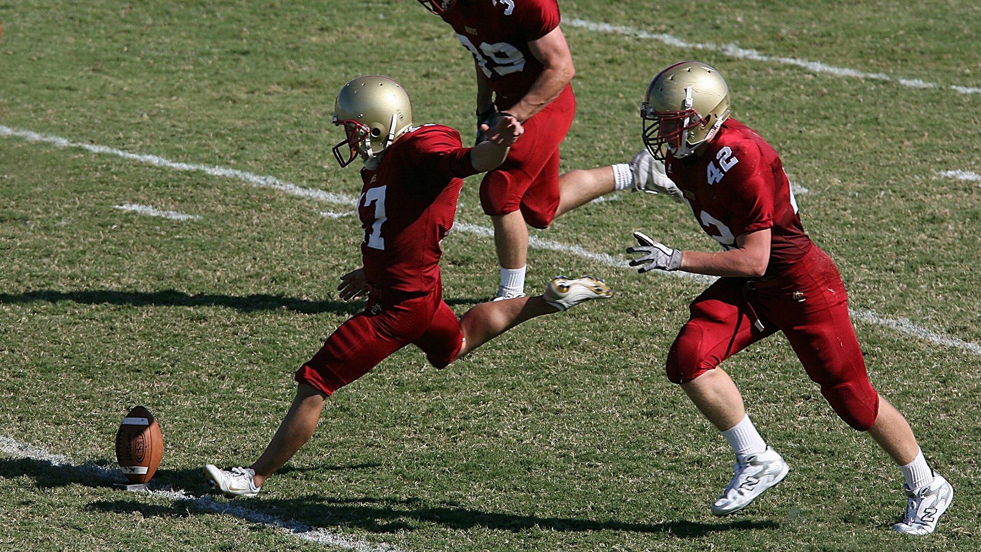 冠军球队球员参与青少年培训课启发下一代梦想，冠军青训营教父