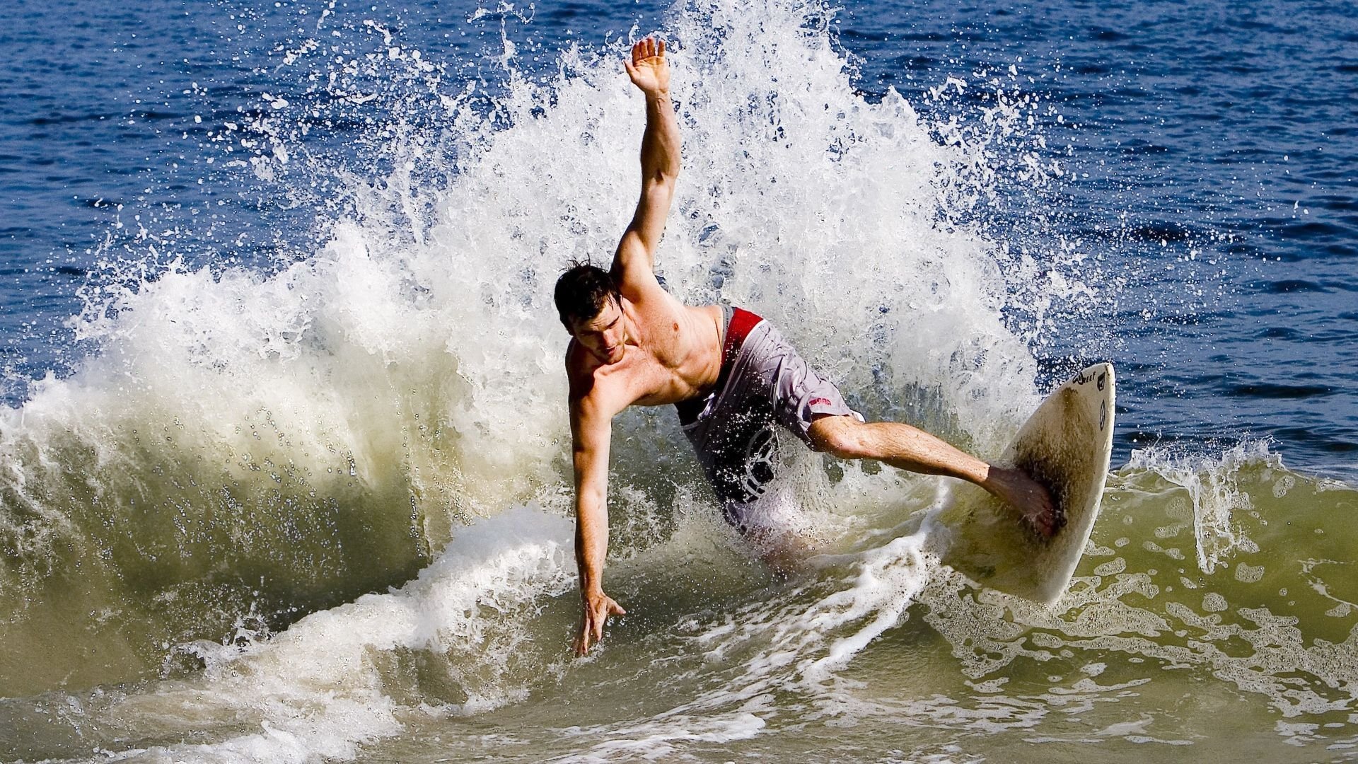 打投降了！布克助太阳末节轰出7-0领先到21分 马刺换下主力放弃，布克谈准绝杀