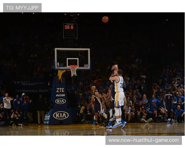 利拉德超远三分命中，密尔沃基看台直接沸腾